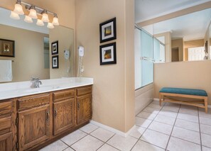 Hair dryer, towels, soap, shampoo - Flagstaff 1 Bedroom! Perfect for Golf Enthusiasts!  (Flagstaff)