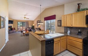 Coffee/tea maker, fridge, microwave, oven - Flagstaff 1 Bedroom! Perfect for Golf Enthusiasts!  (Flagstaff)