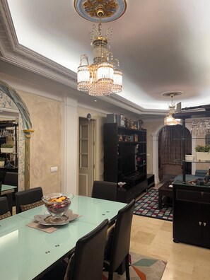 Dining - Luxury-styled 3-bedroom apartment w/ AC, WiFi, fitness Rm in peaceful Fuengirola (Fuengirola)