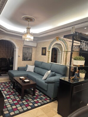 Interior - Luxury-styled 3-bedroom apartment w/ AC, WiFi, fitness Rm in peaceful Fuengirola (Fuengirola)