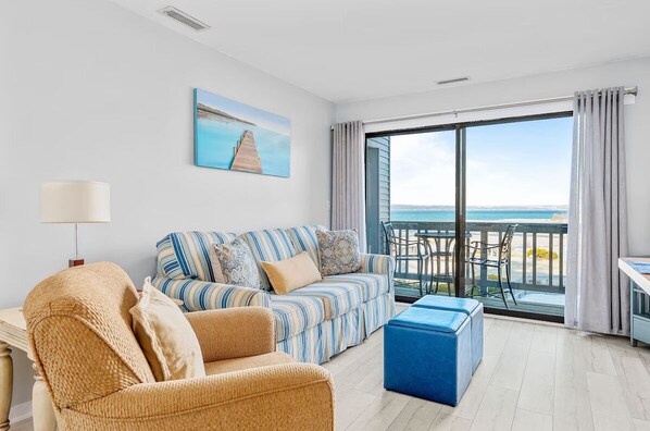 TV, fireplace, stereo