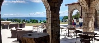 🏖️ Beautiful 2BDR Lake View Getaway @ The Shores ➠ 5579
