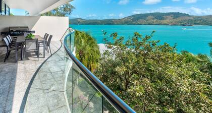 Waves 1 Hamilton Island - oceanviews, golf buggy and transfers