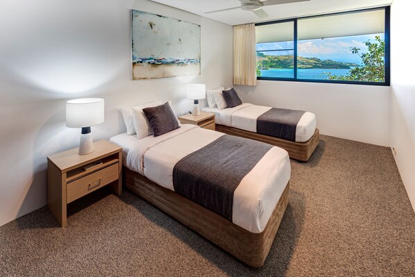3 slaapkamers, een strijkplank/strijkijzer, gratis wifi, beddengoed