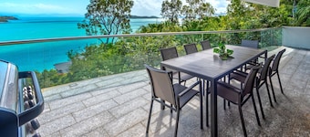 Waves 1 Hamilton Island - oceanviews, free golf buggy and transfers