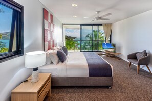 3 bedrooms, iron/ironing board, free WiFi, bed sheets - Waves 2 Hamilton Island - oceanviews, golf buggy and transfers (Hamilton Island)