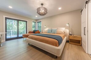 5 bedrooms, travel cot, free WiFi, bed sheets - Beach Glass Retreat - Pickleball, Lake access 2 minute walk away, luxury home (Fennville)