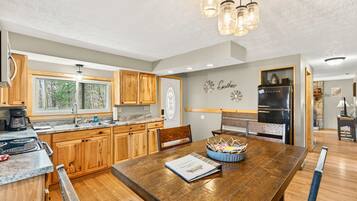 Coffee/tea maker, fridge, microwave, oven