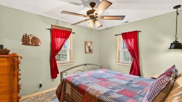 2 bedrooms, WiFi (free), bed sheets