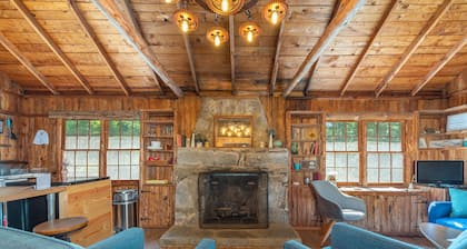 Pine Knot Cabin | Pet-Friendly & 3 min. to Lake James!