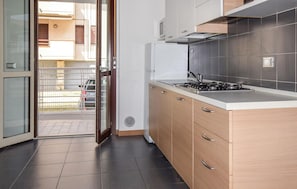 kitchen - Lovely apartment in Martinsicuro with WiFi (Martinsicuro)