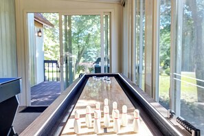 Game room - New! Hot Tub, Fire-pit, Shuffleboard, Game Room, Kids Play Area and More! (Albrightsville)