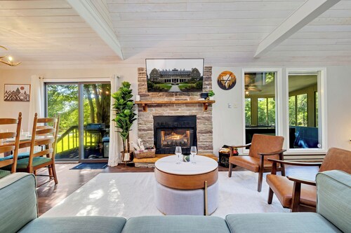 New! Hot Tub, Fire-pit, Shuffleboard, Game Room, Kids Play Area and More!