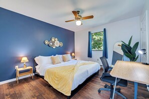 3 Schlafzimmer, Schreibtisch, Bügeleisen/Bügelbrett, Reisekinderbett