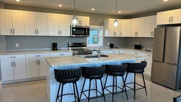 KĂŒhlschrank, Mikrowelle, Ofen, Herdplatte