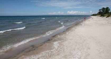 McIntyre Family Retreat in Bath, On, between Prince Edward County & Kingston