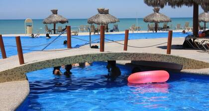 Luxury 6 Bed Beachfront Home in Laguna Shores Pool, Pickleball, Kayaks, Spa