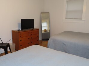 2 bedrooms, travel cot, WiFi, bed sheets