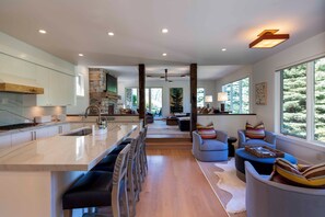 冰箱、微波炉、烤箱、炉灶