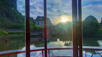 Bungalow, Lake View | Terrace/patio