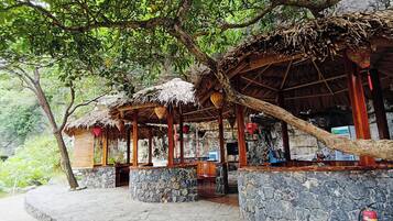 Khu ăn uống