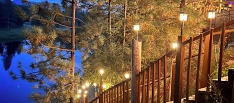 Cabin in Superior with AC, WiFi, Satellite T.V., rafts, and Hot Tub.