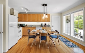 Fridge, microwave, dishwasher, coffee/tea maker - Experience luxury at Sedona Soul Casita, a 1-bedroom retreat in scenic West Sedona. (Sedona)