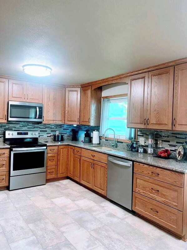 Fridge, microwave, oven, stovetop - Welcome Home-Presented by GiGi
(Ogallala)