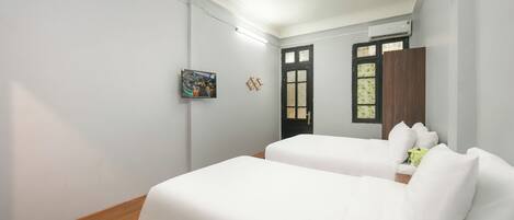 Desk, iron/ironing board, free WiFi