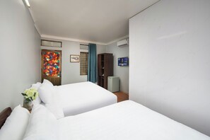 Family Room | Desk, iron/ironing board, free WiFi - The La Renta Hotel & Spa (Hanoi)