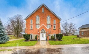 Exterior - The Chapel Retreat (Bluevale)