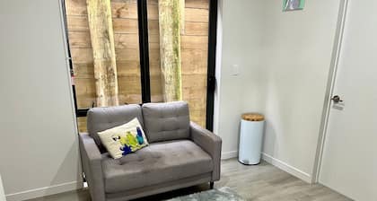 Relaxing Getaway One Bed Studio - Auckland Botanical Gardens