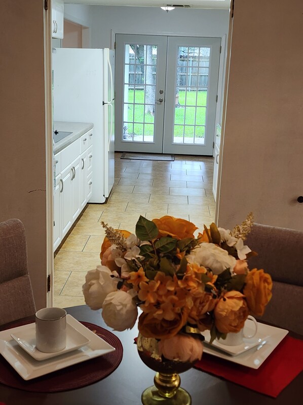 Dining - "Elegant 3-Bedroom Escape with Stunning Views and Modern Comforts" (Georgetown)