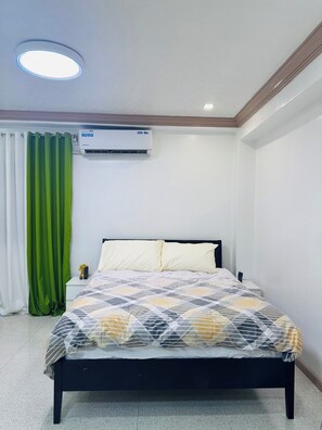 1 bedroom, iron/ironing board, WiFi, bed sheets - A Home Away from Home 43sqm Studio-type condo in Quezon City with Wifi AC (Quezon City)