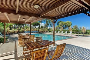屋外プール、温水プール