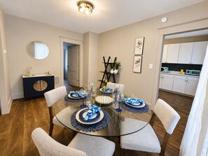 Dining - Modern 2BR Apartment with Office Near Wynn Hospital  (Utica)