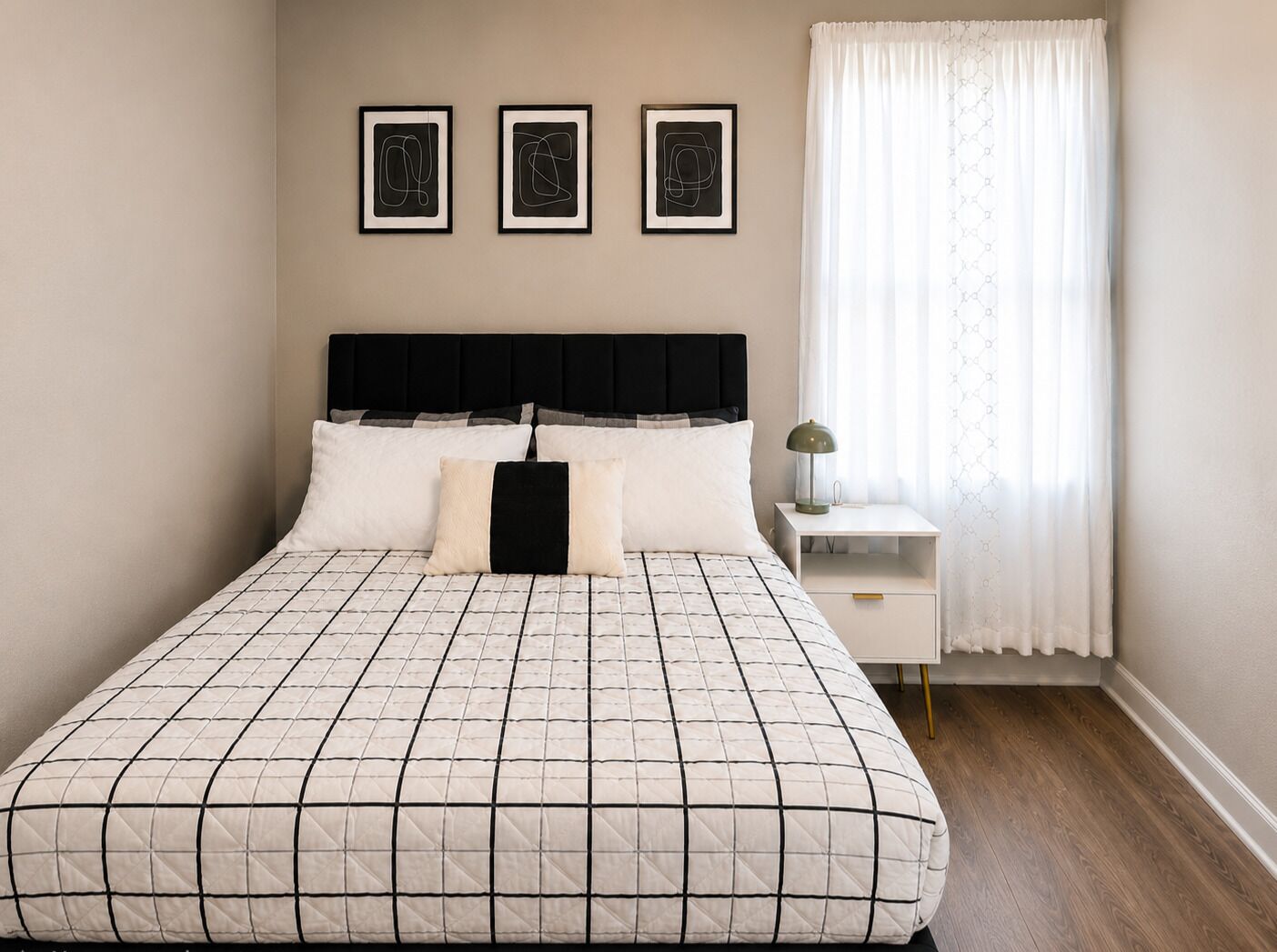 2 bedrooms, desk, iron/ironing board, WiFi (free)