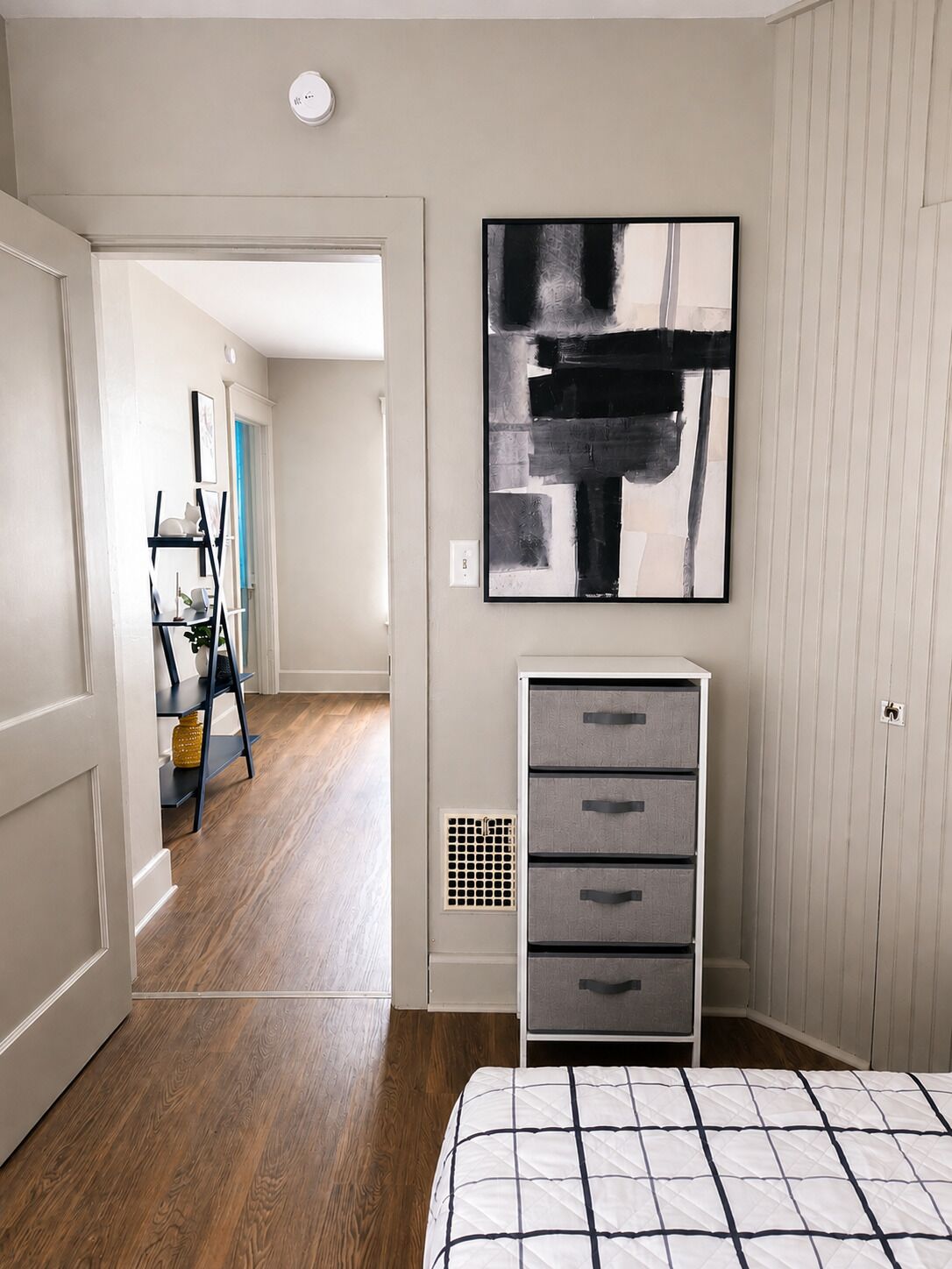 2 bedrooms, desk, iron/ironing board, WiFi (free)