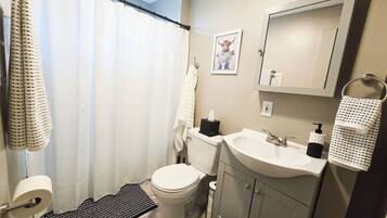 HÄrtork, handdukar, tvÄl och schampo