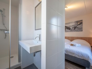 Villa | 4 sovrum, unika möbler och sängkläder