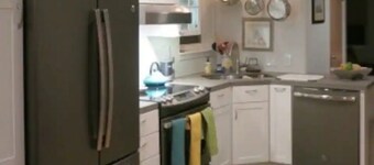 Rocky Mountain Retreat! King bed, soaker tub, walk to bus stop/transfer station