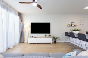 Smart TV - Home2Book Stylish Apartment Pool & Terrace Abades (Abades)