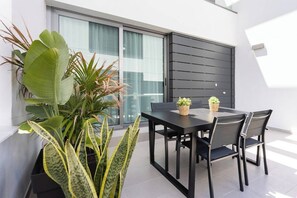 Outdoor dining - Home2Book Stylish Apartment Pool & Terrace Abades (Abades)