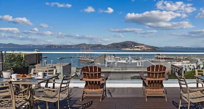 Beautiful 1 bedroom hotel suite. Walking distance to Fishermanâs Wharf.