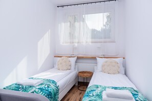 2 bedrooms, iron/ironing board, WiFi, bed sheets