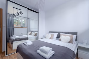 2 chambres, fer et planche Ă repasser, Wi-Fi, draps fournis