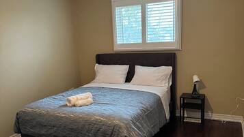 2 bedrooms, iron/ironing board, WiFi, bed sheets