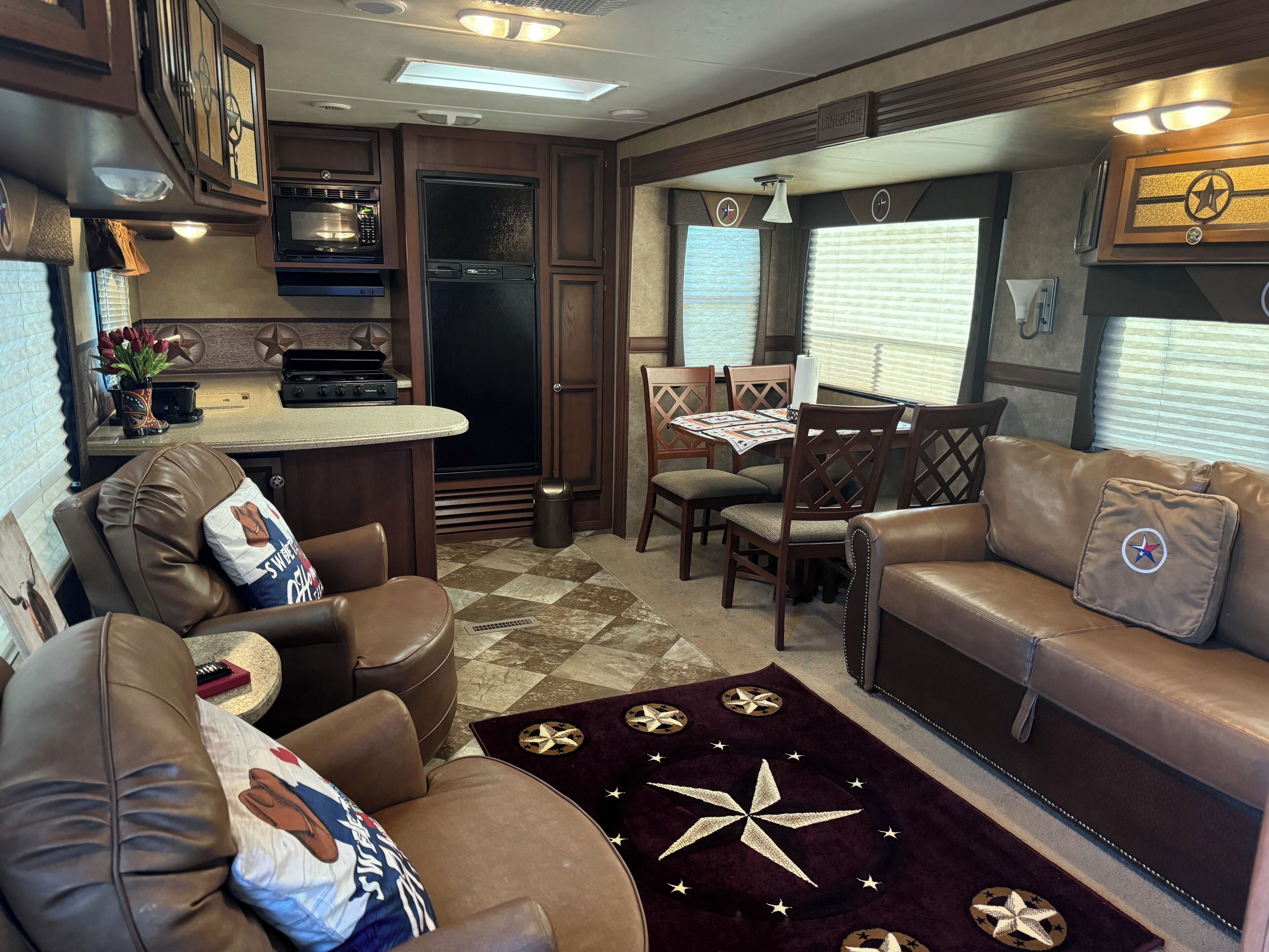 Cozy 1-bedroom mobile home with AC and WiFi in enjoyable Freeport