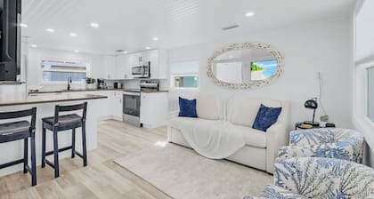 Charming Waterfront Cottage on peaceful Matlacha! FULL RENOVATION DECEMBER 2024
