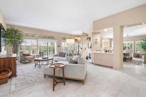 Téléviseur, foyer, bureau